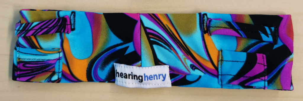 Kuvassa sinertävä Hearing Henry -panta