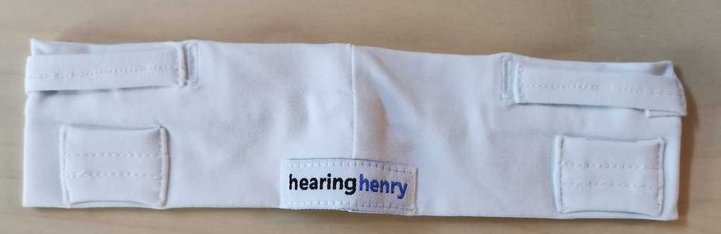 Kuvassa valkoinen Hearing Henry -panta